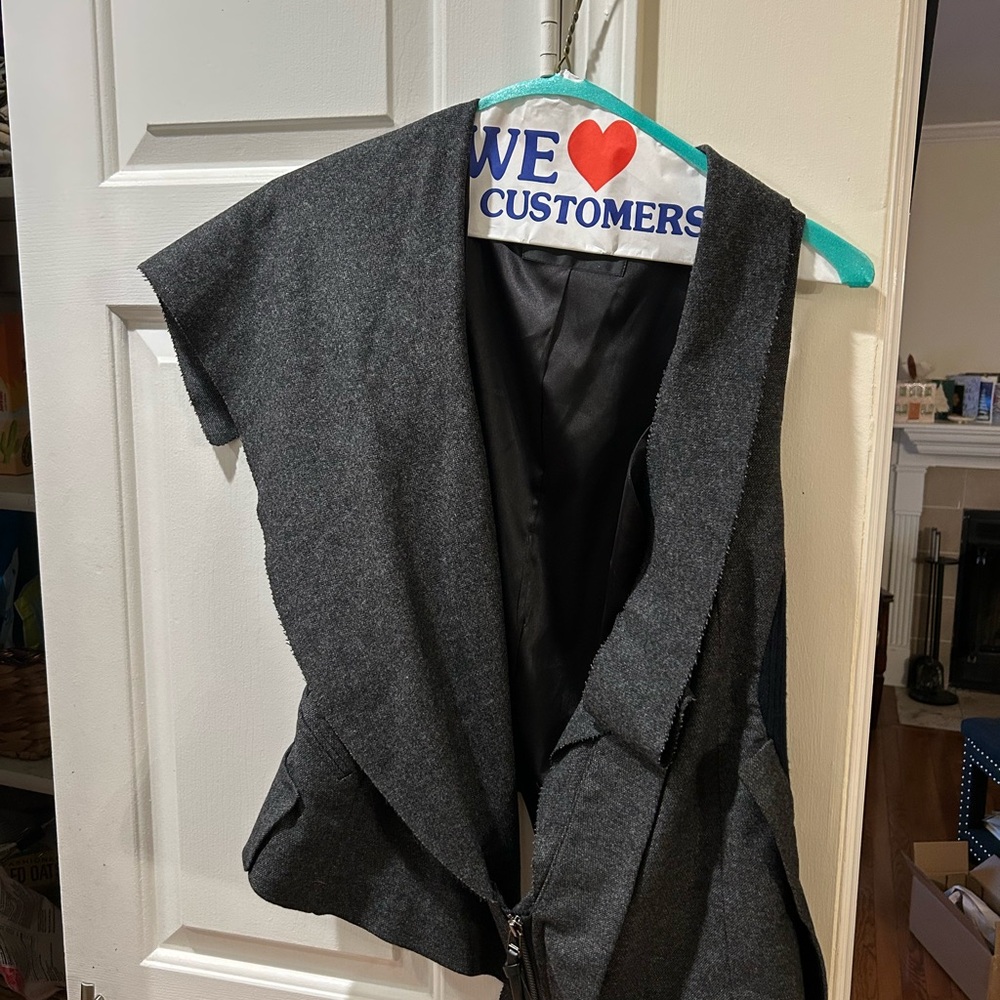 Kaylee tankus vest. Says S but also fits M,